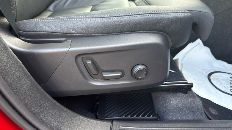 Volvo XC40 2.0 B4P Ultra Dark 5dr Auto Petrol Estate